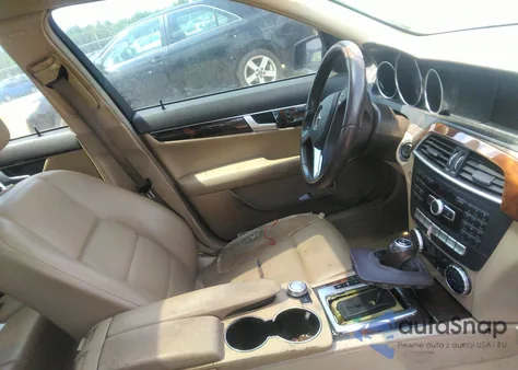 2013 Mercedes-Benz C 250 Luxury/Sport из США, поврежденный, VIN WDDGF4HBXDR294279